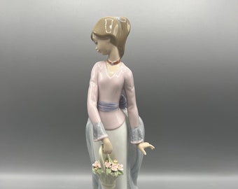Vintage Lladro &quot;Basket of Love&quot; Figurine #7622: Collectible Porcelain Girl with Flowers