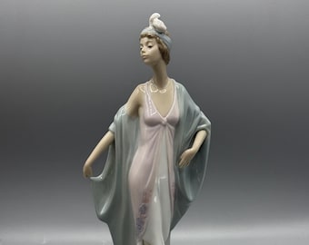 Vintage Lladro Utopia Figurine 6572 'in Touch With Nature