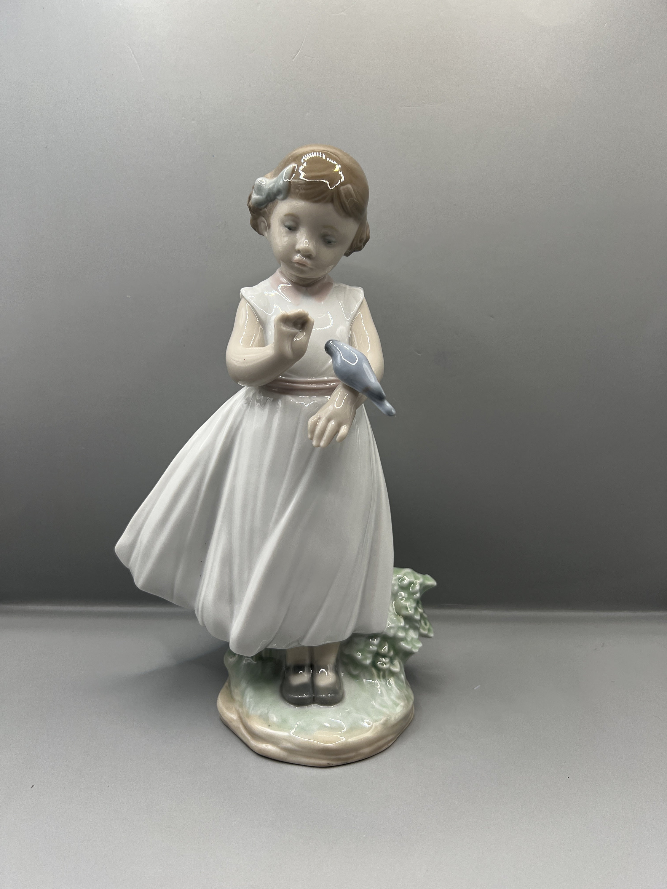 リヤドロ新品 ヴィンテージ リヤドロ 磁器フィギュア：少女と鳥、#8059