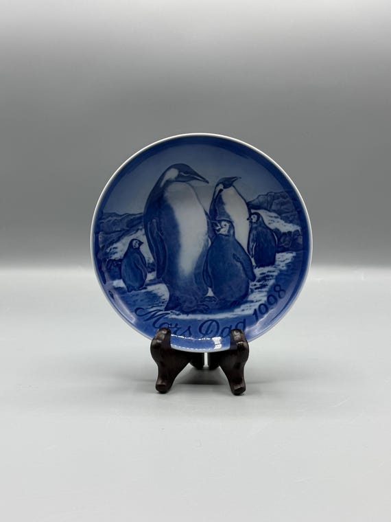 Bing & Grøndahl 1998 Mother’s Day Plate – Emperor Penguin Family, Porcelain Collector Plate