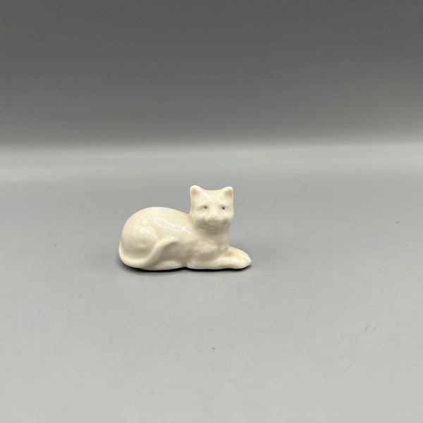Vintage white porcelain cat - Kitty cat - Kitten - Miniature Cat - Tiny Kitty
