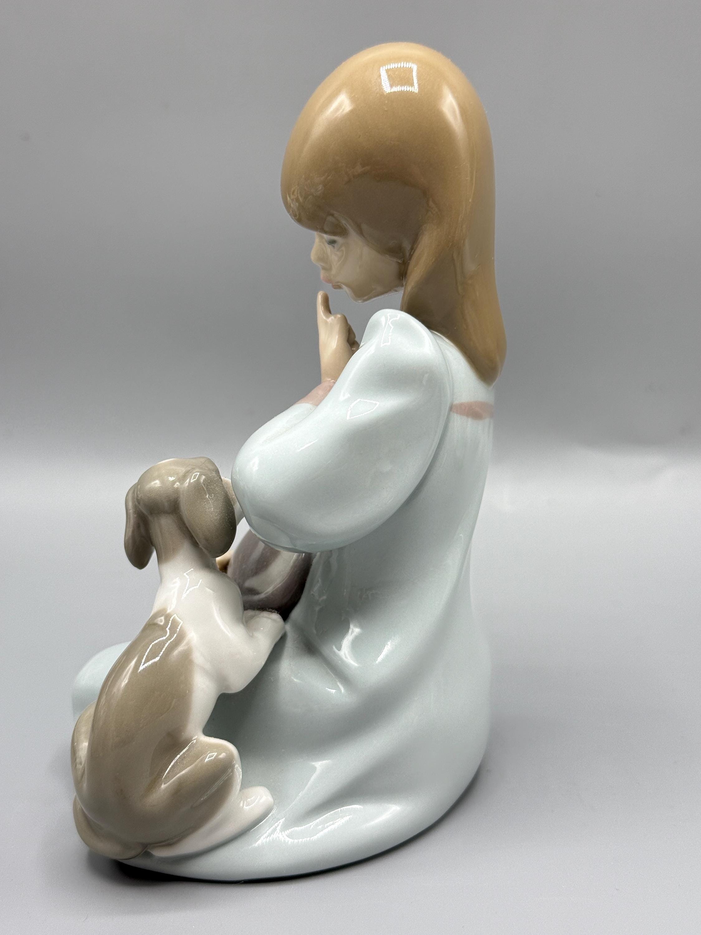 ヴィンテージ リヤドロ「猫のお昼寝」フィギュア（モデル番号 5640