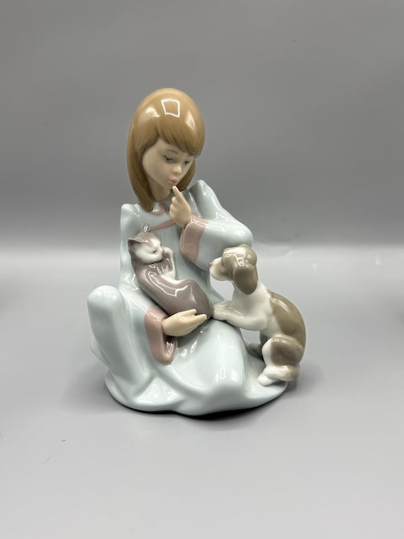 ヴィンテージ リヤドロ「猫のお昼寝」フィギュア（モデル番号 5640