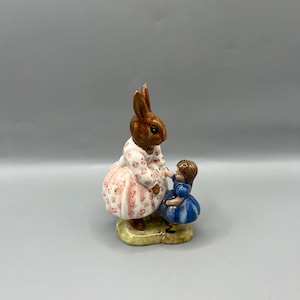 Vintage Royal Doulton Dollie Bunnykins &quot;Playtime&quot; 1972 Figurine