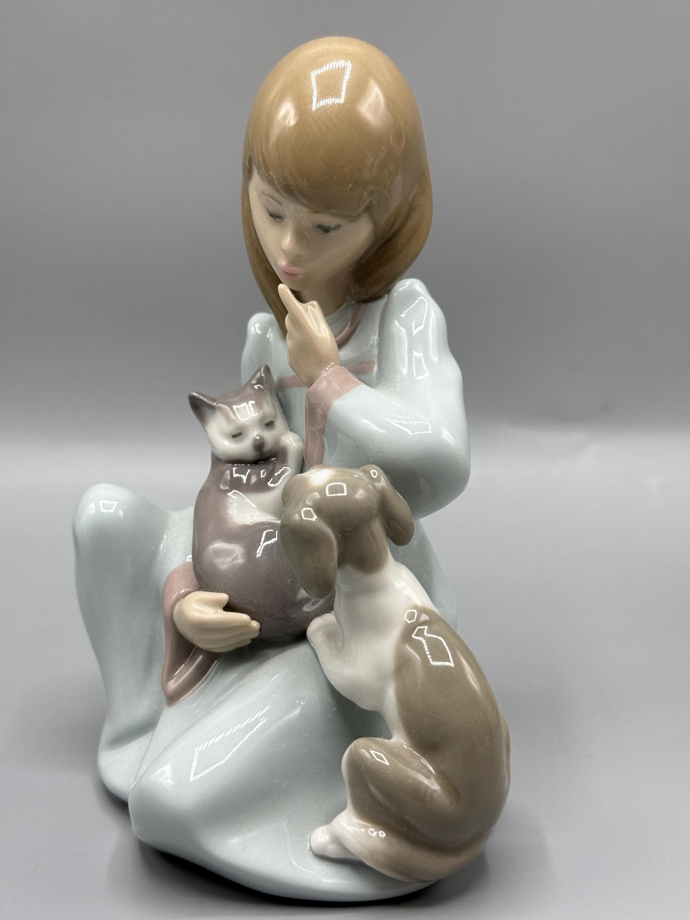 ネコのお昼寝　＃5640　★リヤドロ　スペイン　ポーセリン　ヴィンテージ ヴィンテージ リヤドロ「猫のお昼寝」フィギュア（モデル番号 5640
