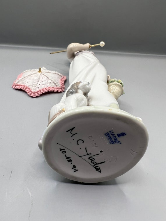 ヴィンテージ リヤドロ「ガーデン クラシック」 - パラソルを持つ少女