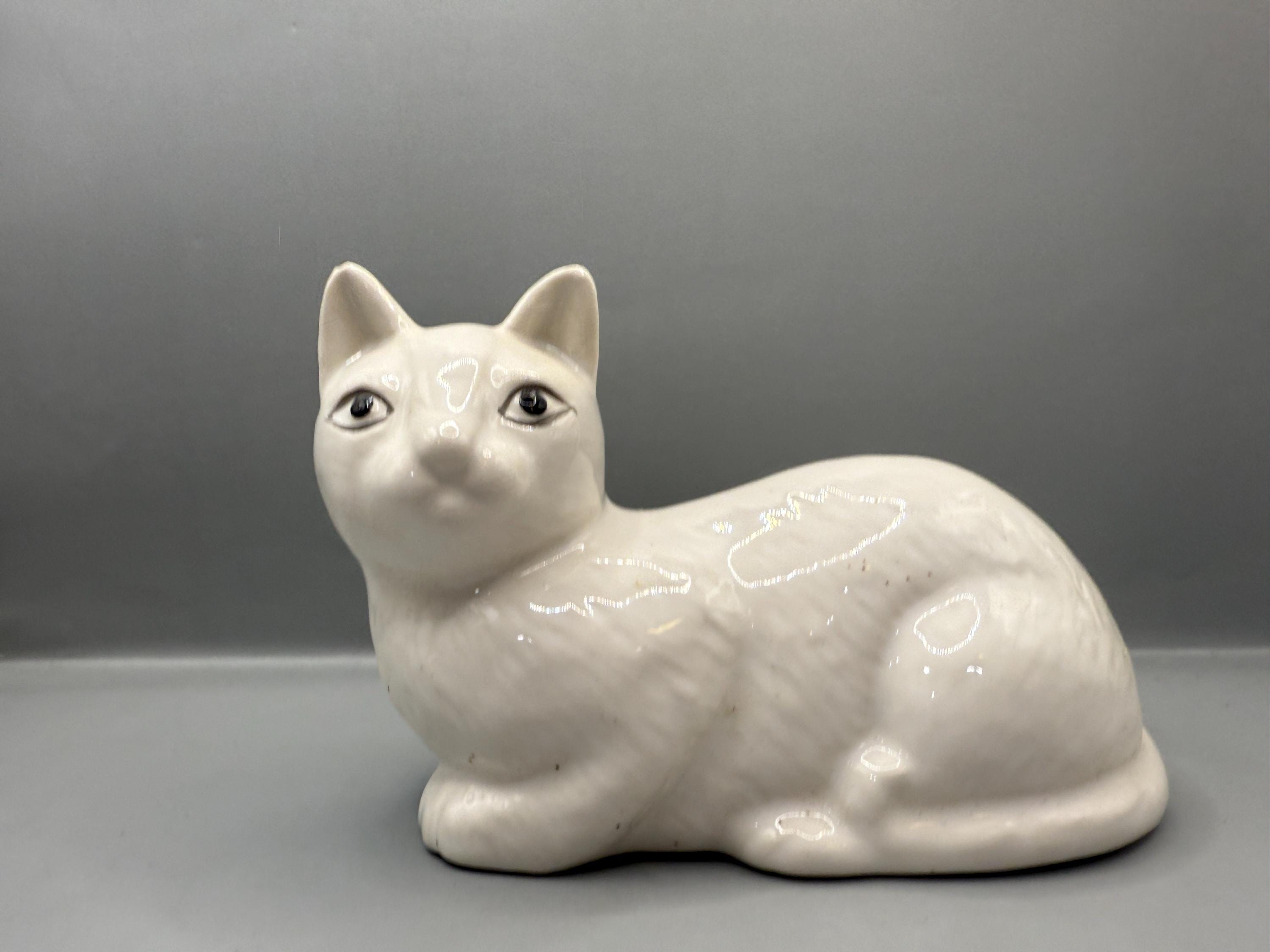 ヴィンテージ ファラ ホワイト セラミック 猫像：猫好きの方へのギフト