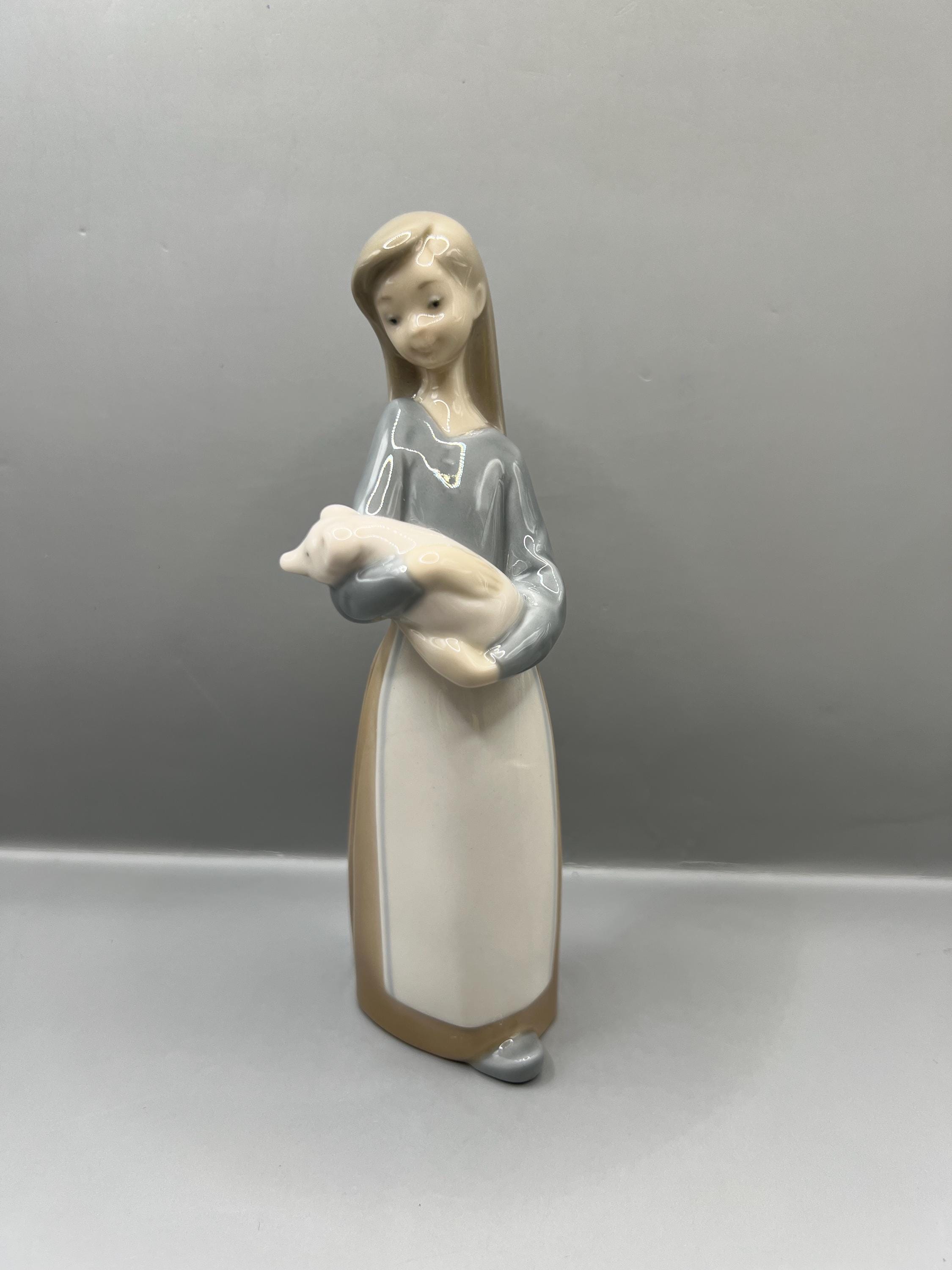 ヴィンテージ リヤドロ 子豚を連れた少女 磁器製フィギュア #1011