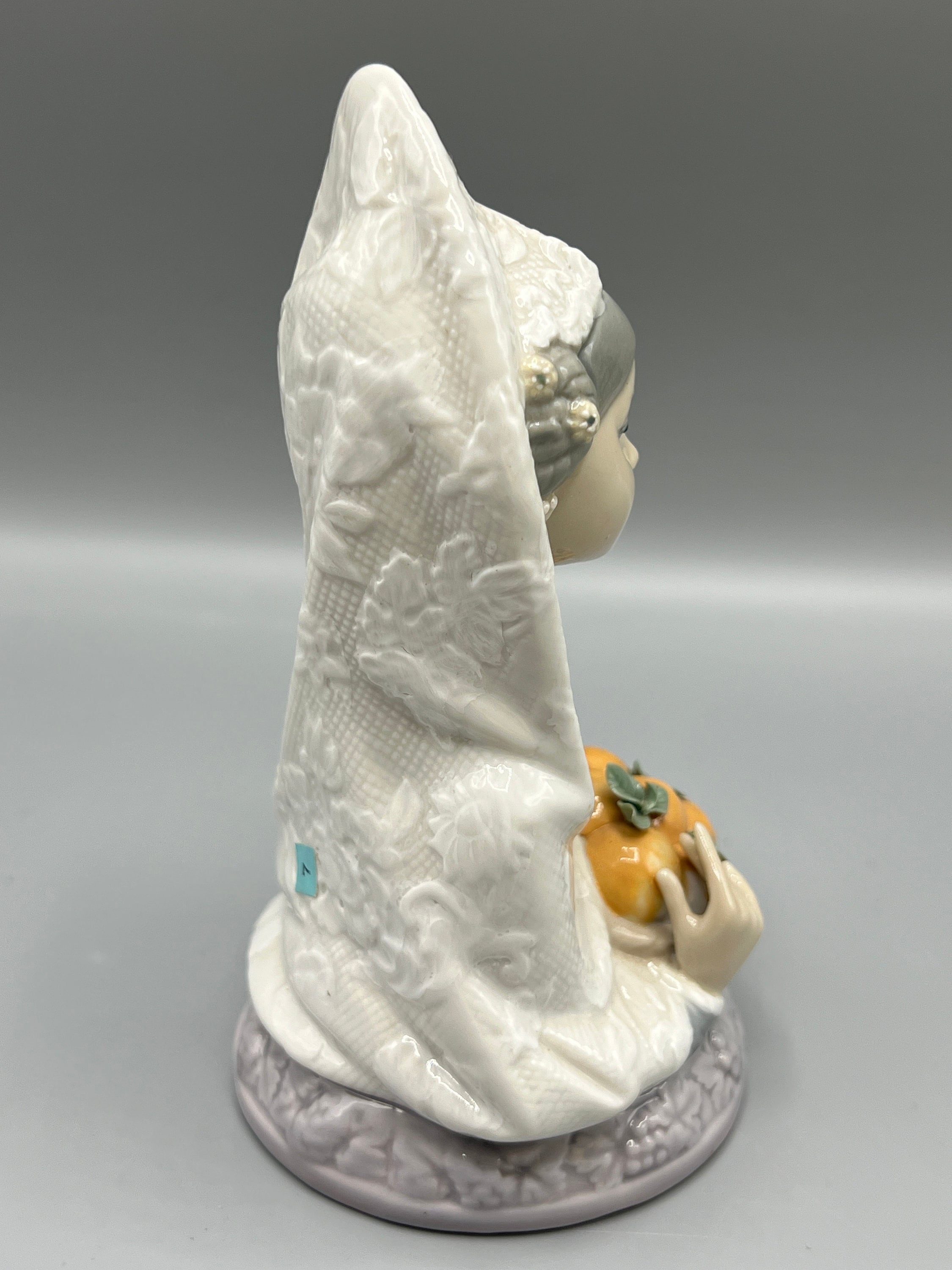 ヴィンテージ リヤドロ 磁器 置物：バレンシアのオレンジ収穫祭女性