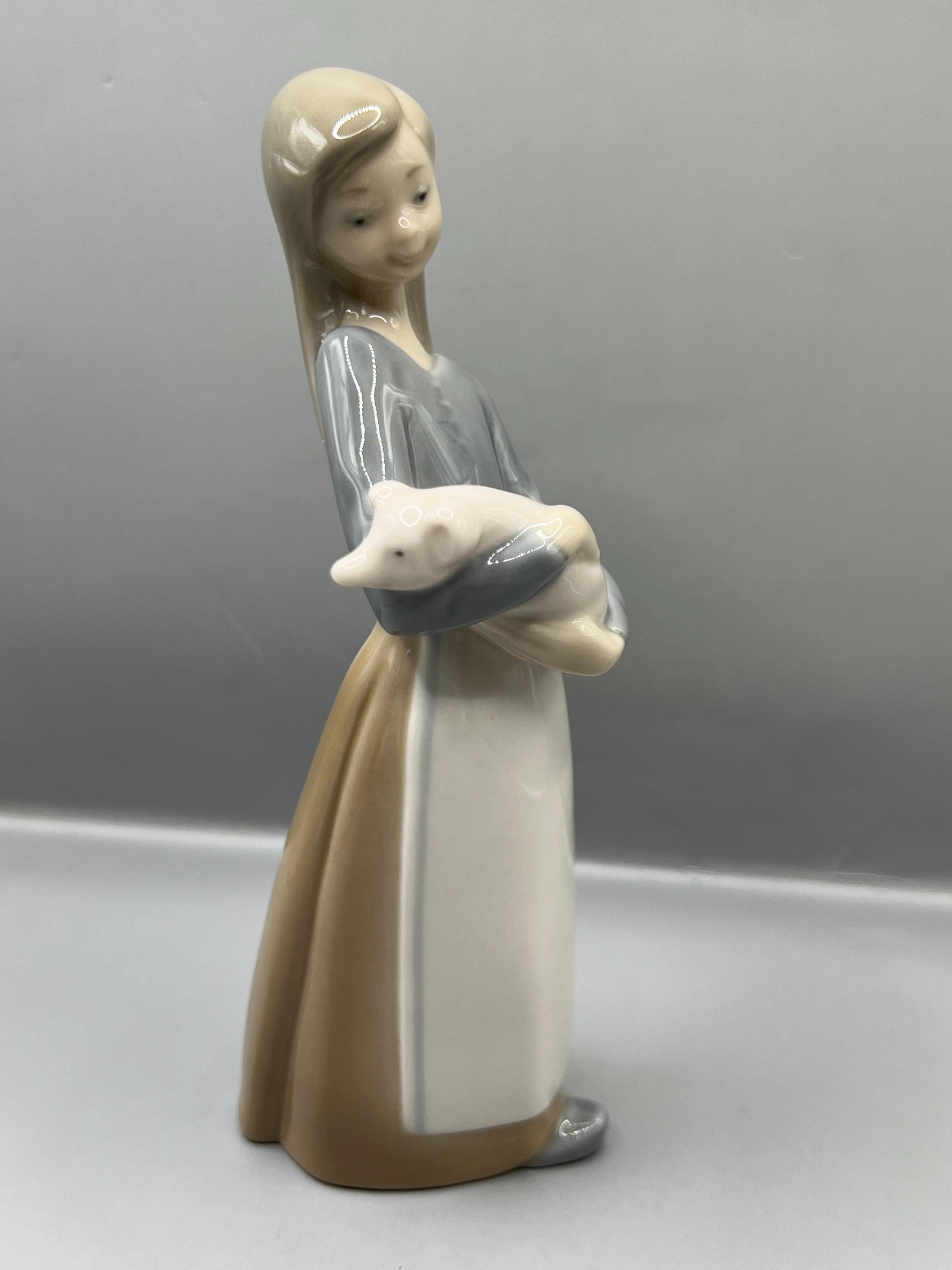 ヴィンテージ リヤドロ 子豚を連れた少女 磁器製フィギュア #1011