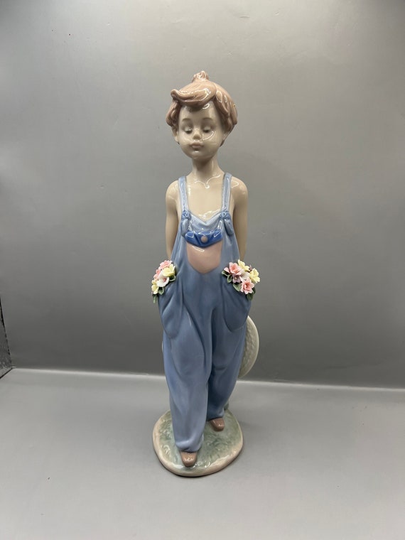 Vintage Lladro Figurine: Pocket Full of Wishes #7650, Boy With