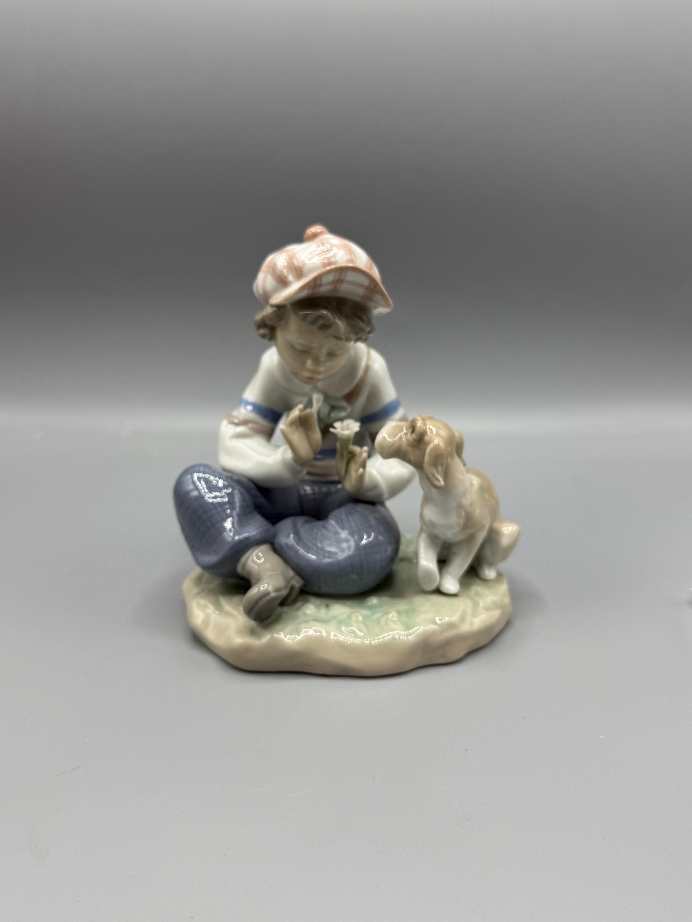 Vintage Lladro Porcelain Figurine: 