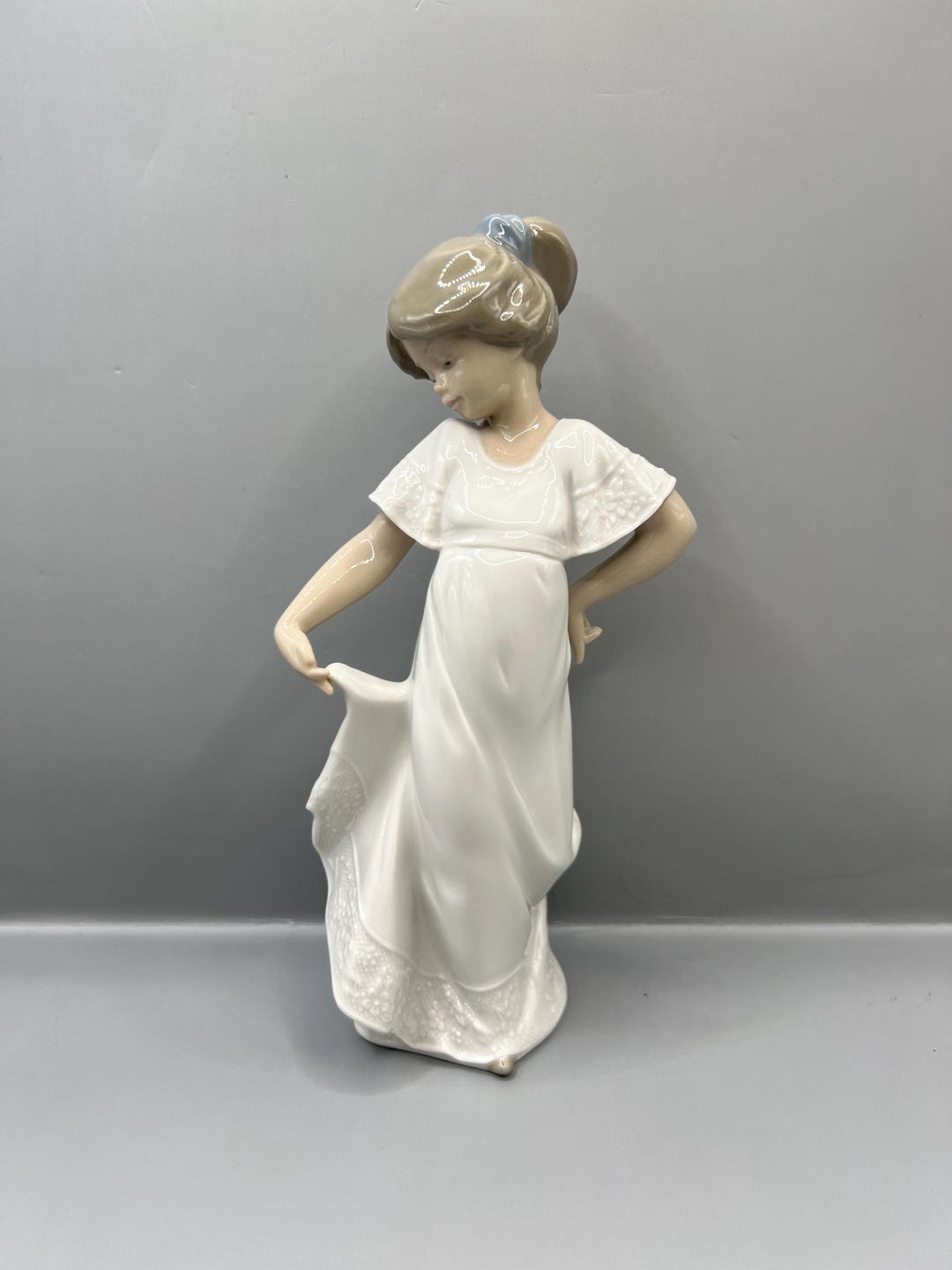 Vintage Lladro #1110 so Pretty - Made in Spain - RETIRED. - Etsy