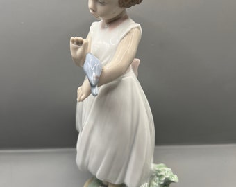 ヴィンテージ リヤドロ 磁器フィギュア：少女と鳥、#8059、スペイン