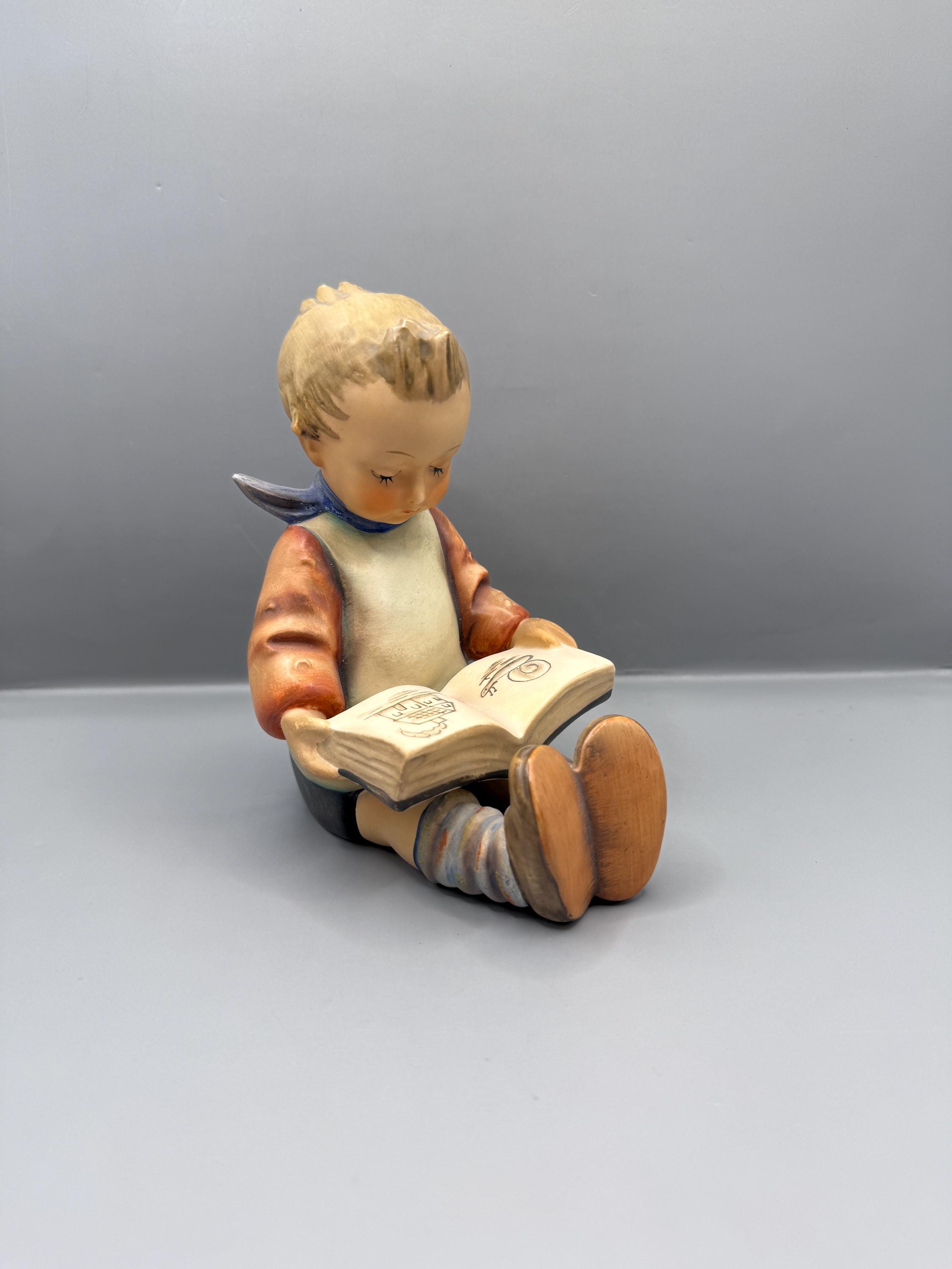 フンメル人形 ＃8 Bookworm 本の虫（女の子）熱心に絵本を読む女の子