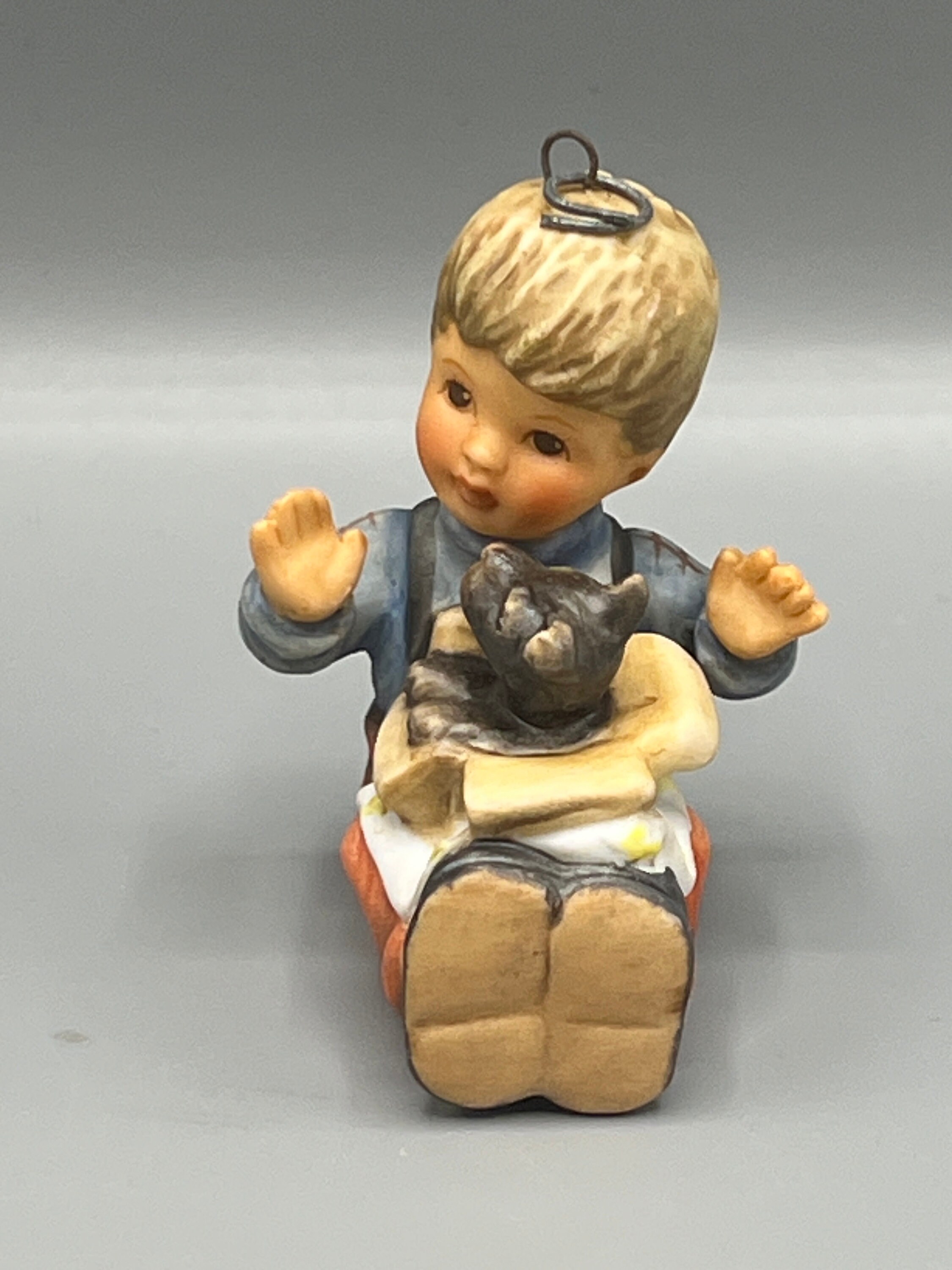 ヴィンテージ ゲーベル オーナメント – ベルタ・フンメル「ギフト