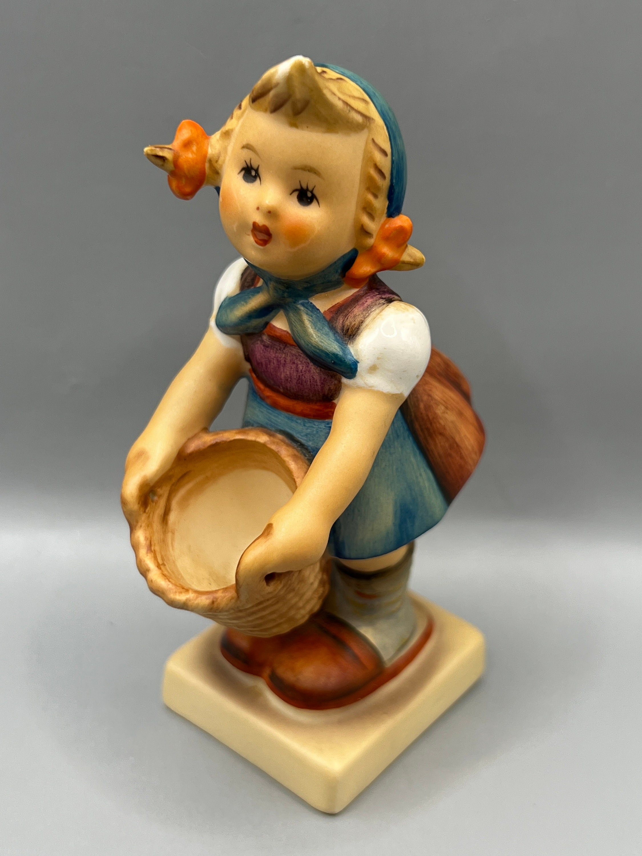 Goebel社 Hummel 「Little Helper 」#73 TMK-5 il_fullxfull.5146149738_d2zd.jpg