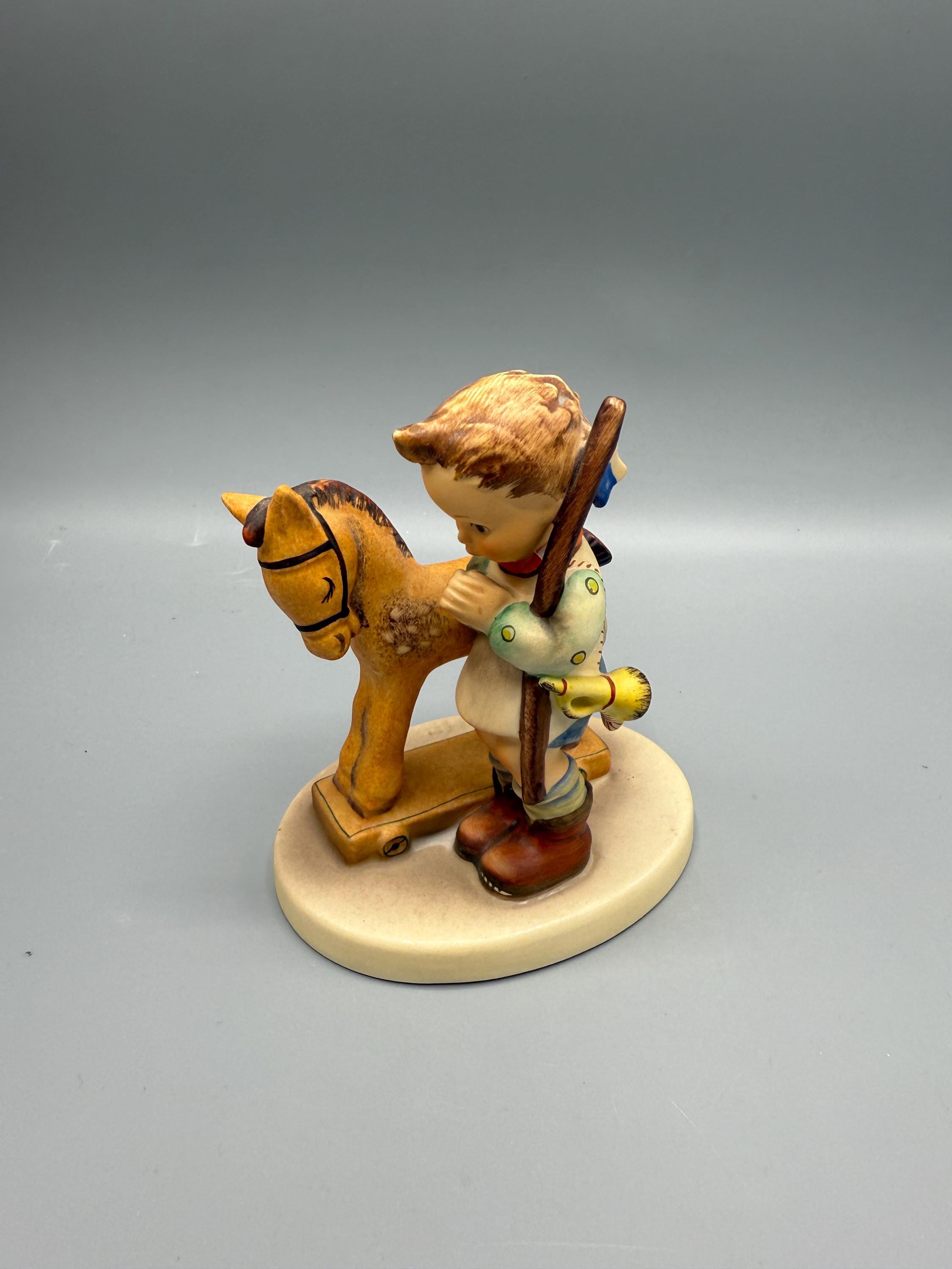 ゲーベル フンメル人形 #20『Prayer before Battle』 Amazon.com: Hummel Figurine #20 