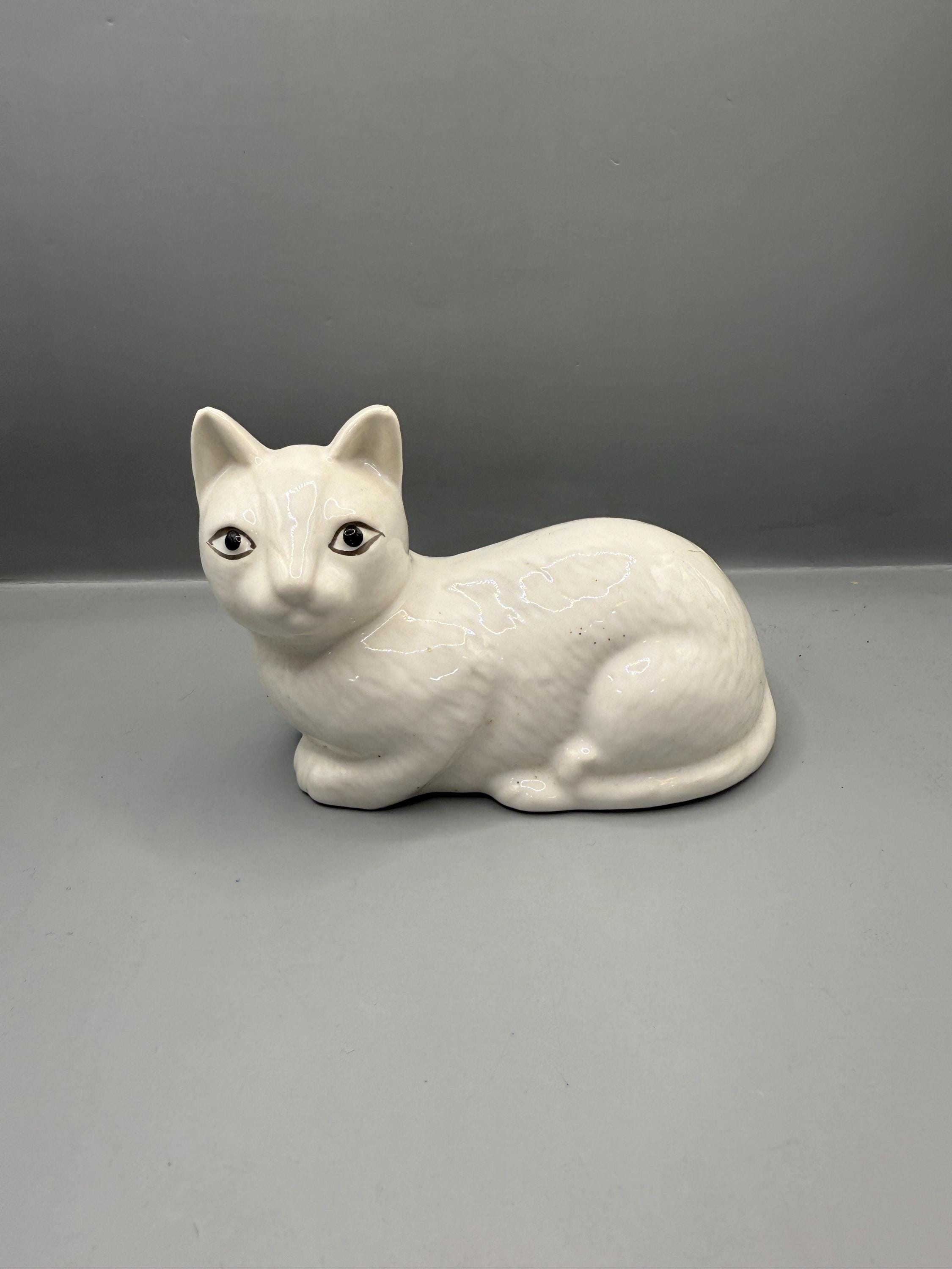 ヴィンテージ ファラ ホワイト セラミック 猫像：猫好きの方へのギフト