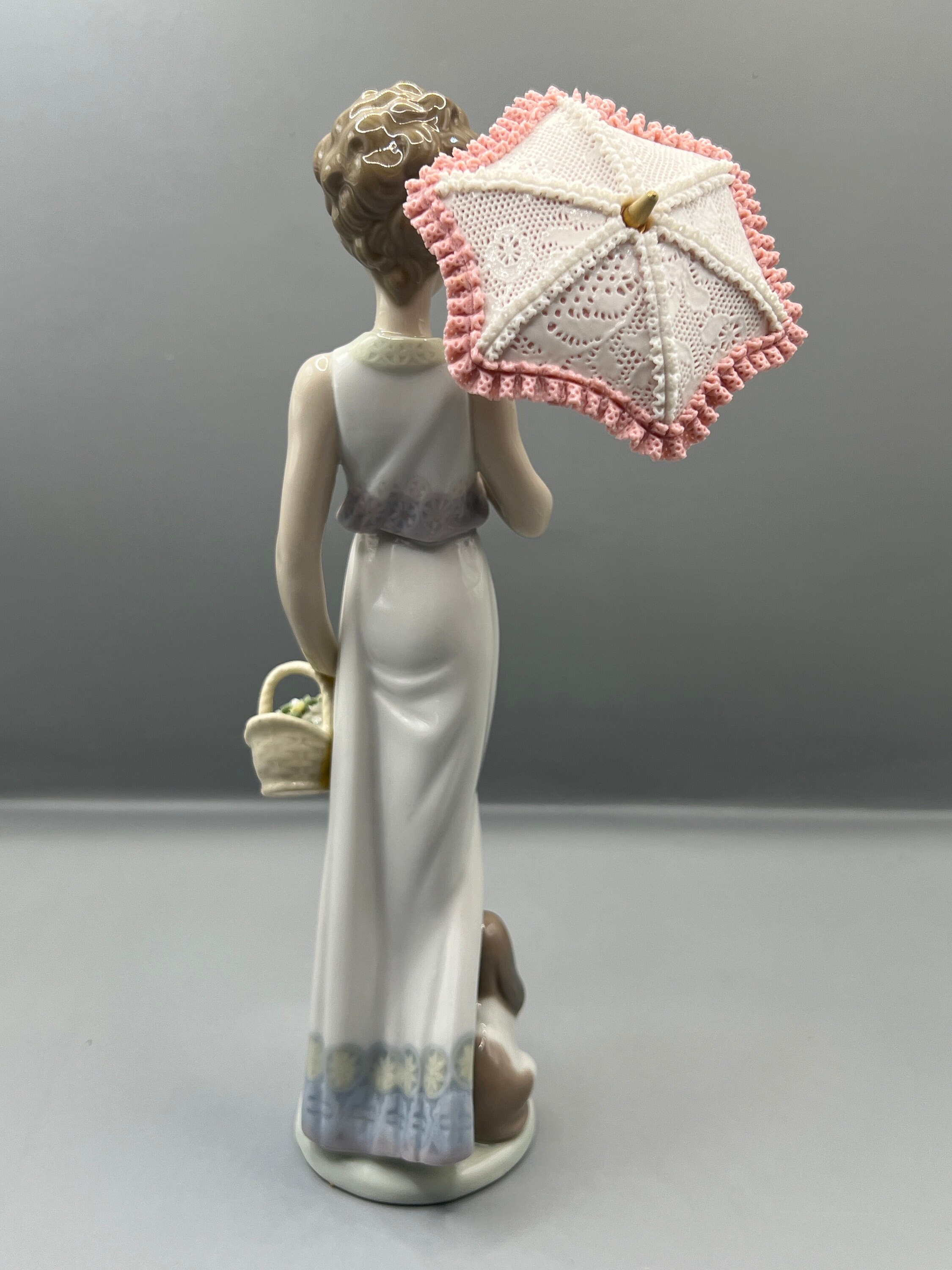 Vintage Lladro “garden Classic” - Girl With Parasol #7616 - SIGNED