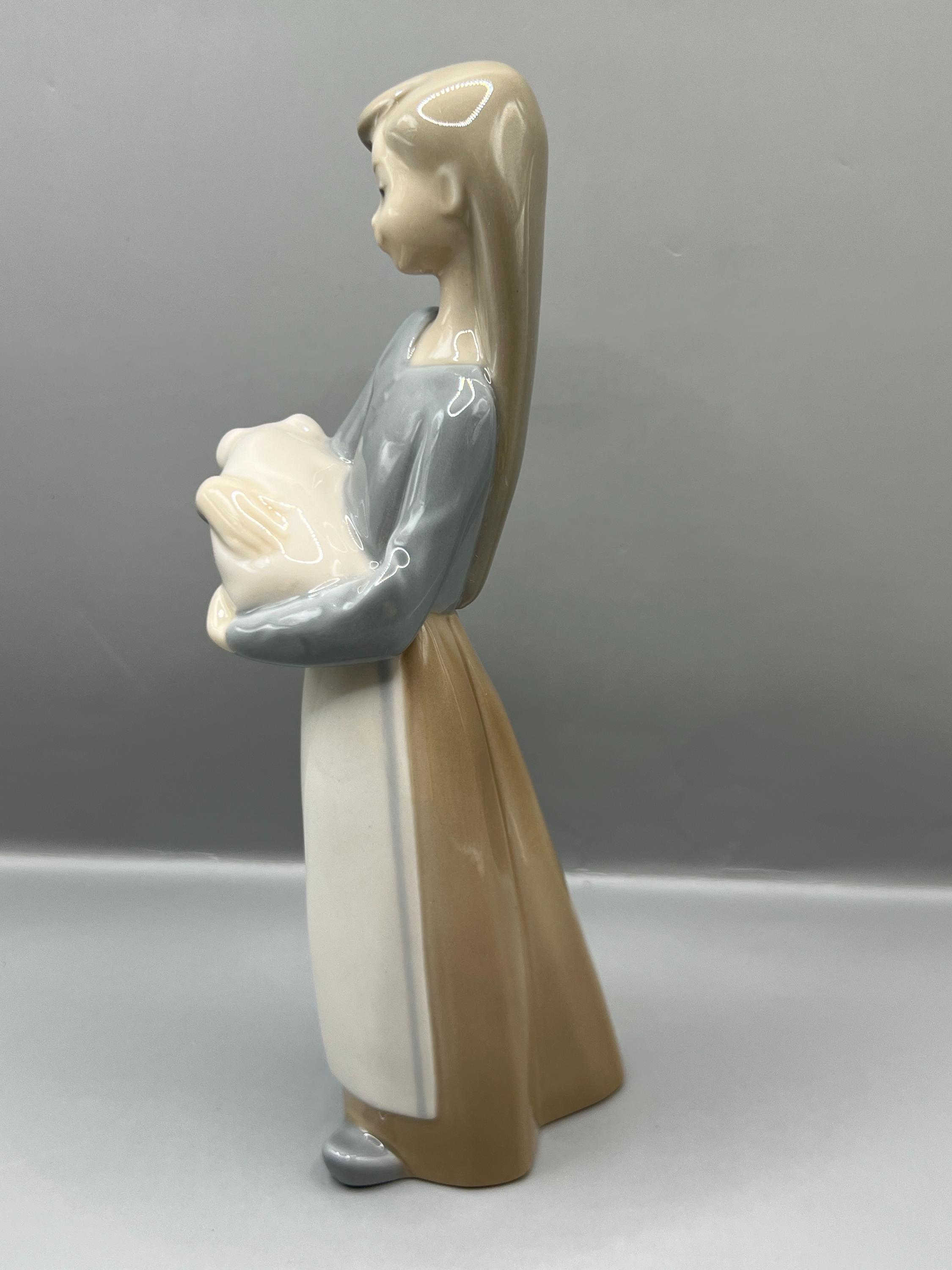 ヴィンテージ リヤドロ 子豚を連れた少女 磁器製フィギュア #1011