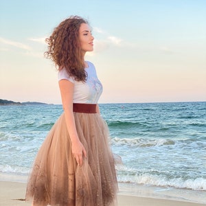 Jupe en tulle | Jupe peinte beige | Jupe mi-longue | Jupe de demoiselle d&#39;honneur en tulle | Tenue d&#39;invité de mariage | Tenue de fête