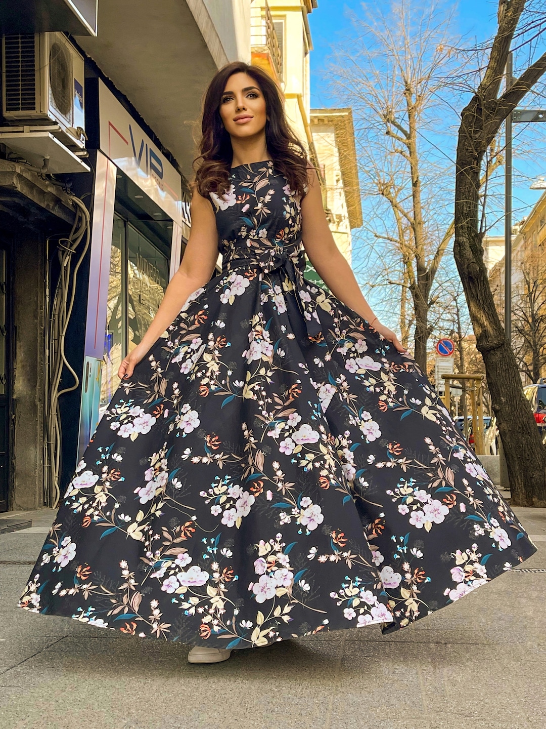 Vestido de satén floral a medida: vestido de fiesta de jardín de