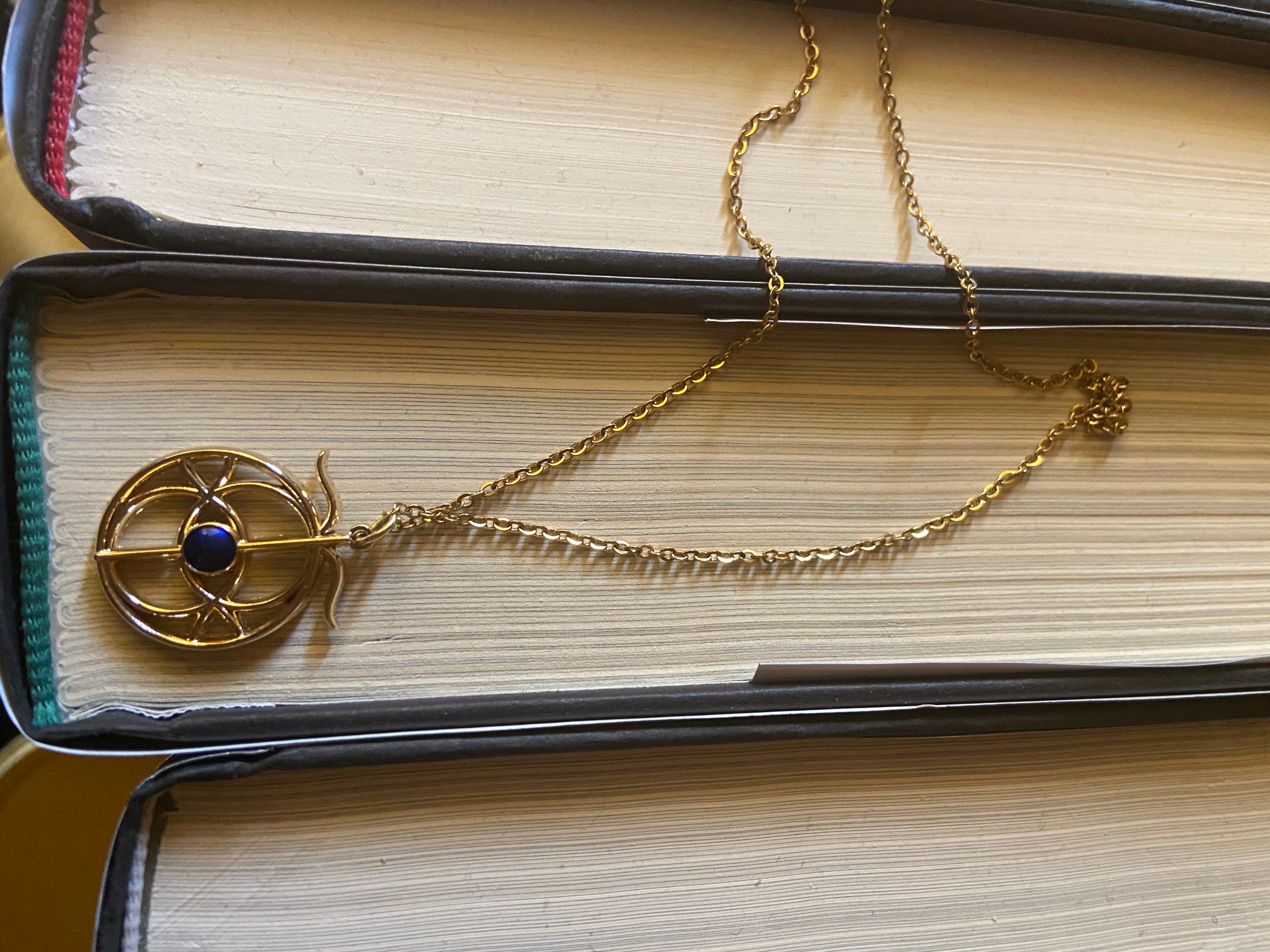 QIAMNI Eye Of Elena Necklace for Women Girls Throne Of Glass Bookish Pendant  Chain Magic Bookish