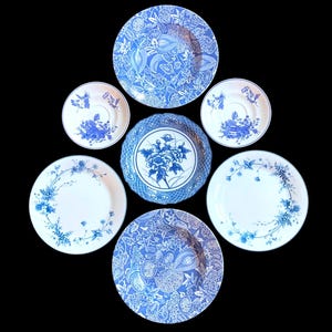 Vintage Blue & White Plate Wall Art: 7-Piece Floral Collection