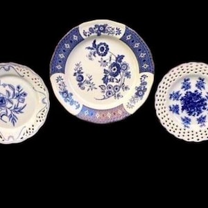Vintage Blue & White Plate Wall Art: 5-Piece China Decor Set