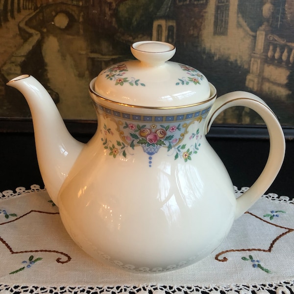 Royal Doulton Romance Collection Juliet Teapot, Lidded Bone China Royal Doulton 1990s Teapot, Teapot Collectible Made in England