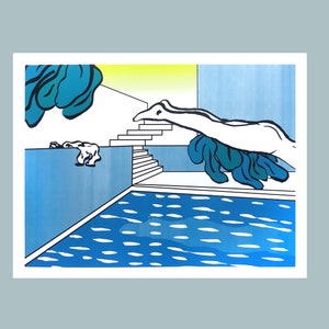 Pu&ograve; includere: Un'illustrazione blu e bianca di una persona che si tuffa in una piscina. La persona sta tuffandosi da un trampolino con una serie di scale che portano ad esso. Ci sono piante blu e verdi sullo sfondo.