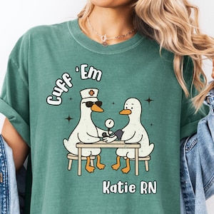 Maglietta personalizzata per infermiera con scritta &quot;Silly Goose&quot;, polsini in cotone con colori confortevoli, dalla S alla 4XL