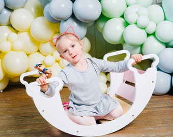 Juguete mecedora de madera hecho a mano: muebles para trepar para bebés, estructuras de escalada para niños y columpios de juego activo: tobogán, mecedora, arco de escalada.