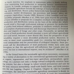 Puede incluir: Una p&aacute;gina de texto en blanco y negro de un libro sobre agricultura sostenible y desarrollo rural. El texto trata sobre el cambio de maximizar la producci&oacute;n de alimentos a mitigar los impactos ambientales. El texto tambi&eacute;n menciona la importancia de un sistema de producci&oacute;n m&aacute;s diversificado y la preservaci&oacute;n de la integridad ecol&oacute;gica.