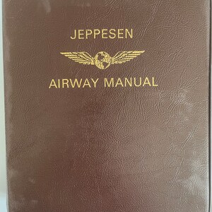 JEPPESEN チャート バインダー　AIRWAY MANUAL Amazon.com: Jeppesen Airway Manual Standard Leather Binder
