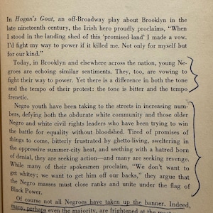 Op de afbeelding: Een pagina uit een boek met de titel "Foreword" bovenaan. De tekst bespreekt thema's als macht, protest en raciale identiteit in Brooklyn in de late 19e eeuw. Zwarte tekst op verouderd papier.