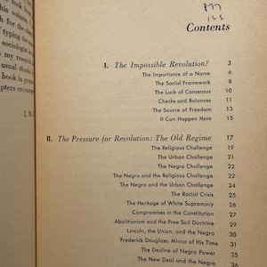Op de afbeelding: Open boekpagina met de inhoudsopgave. De titel is "Contents", met het eerste deel getiteld "The Impossible Revolution?" en het tweede deel getiteld "The Pressure for Revolution: The Old Regime."