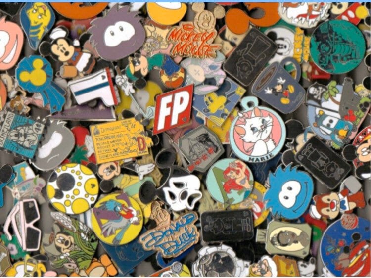 100 Disney trading pins - FREE SHIPPING
