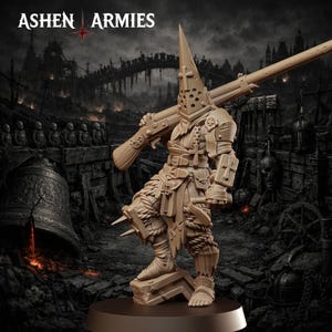 Może przedstawiać: Szczegółowa, beżowa miniatura wojownika z "Ashen Armies" z wysokim, spiczastym kapturem i dużą bronią. Figurka jest ubrana w zbroję i stoi na kamiennej podstawie, na ciemnym, gotyckim tle. Logo "Ashen Armies" znajduje się u góry.