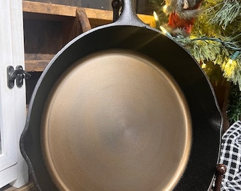 13.25&quot; CNC machined floor Smooth Cast Iron Skillet