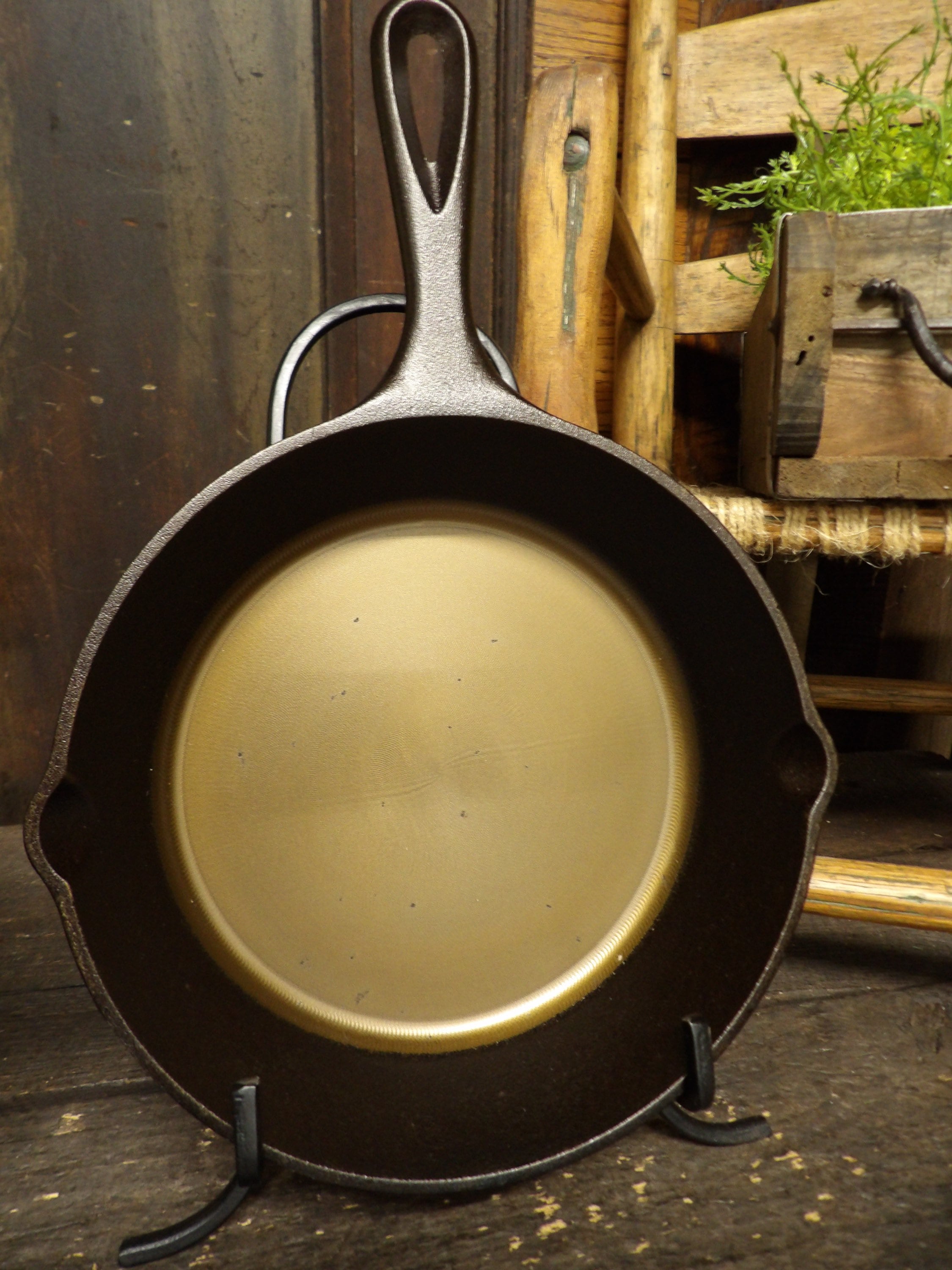8 CNC Machined Smooth Cast Iron Skillet 