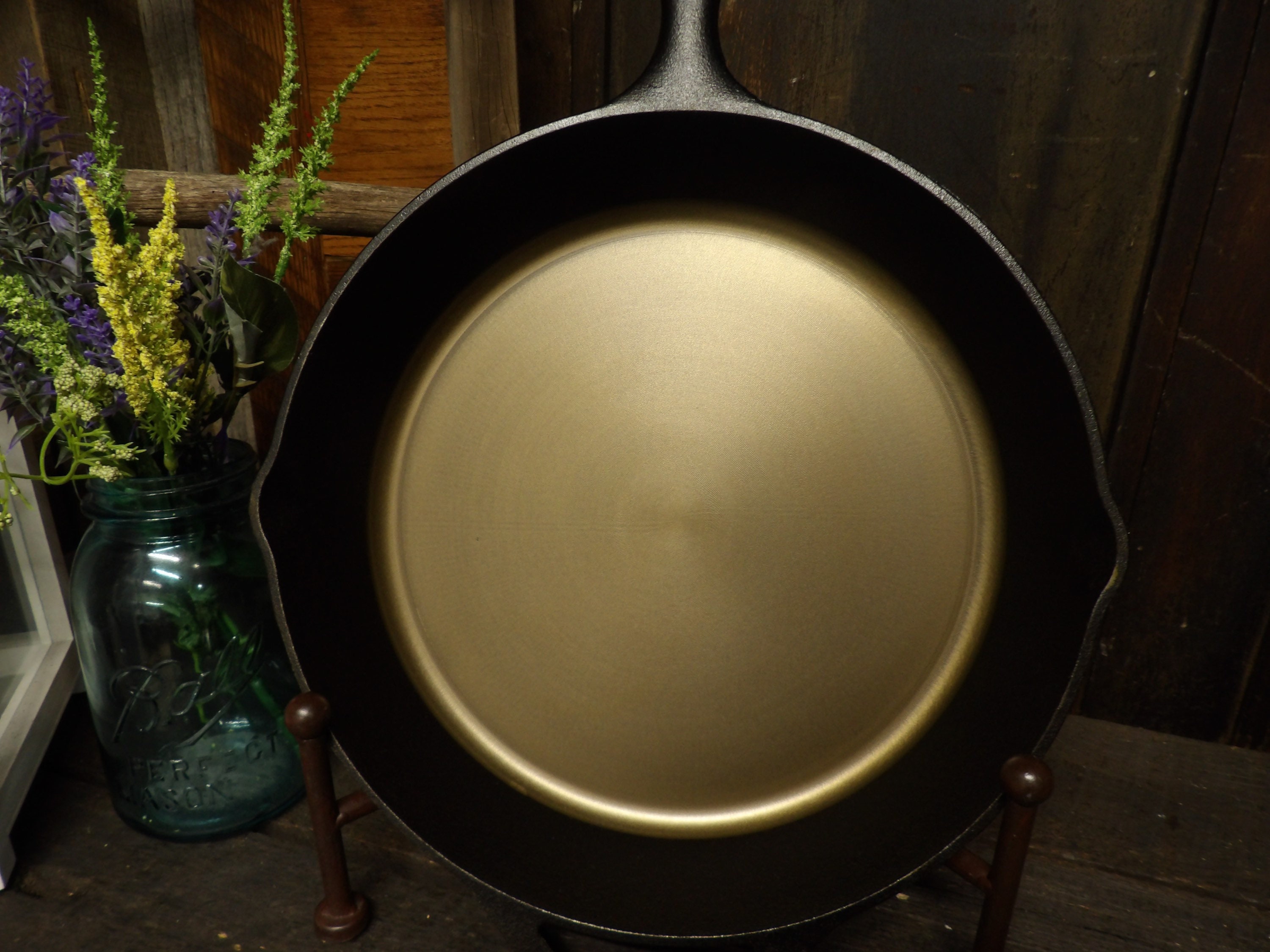 12" CNC (Lodge brand) machined floor Smooth Cast Iron Skillet