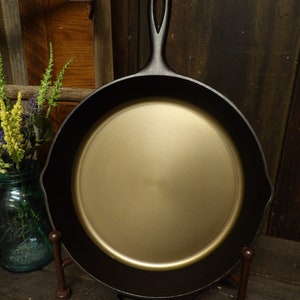 10.25&quot; CNC machined floor Smooth Cast Iron Skillet