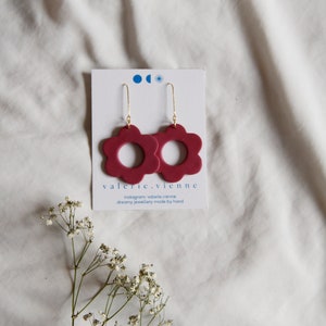 D A I S Y flower earrings~ playful light earrings for every day