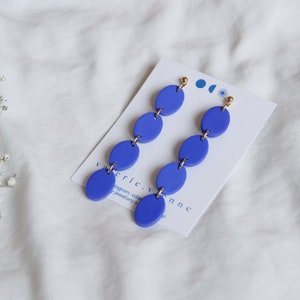 A U R O R E koningsblauw ~ elegant vallende oorbellen met 18k vergulde pluggen