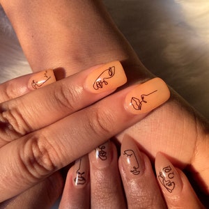 Abstract Face / One Line Face Nails