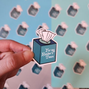 Könnte beinhalten: Ein blauer Taschentuchbox-Aufkleber mit dem Text "For my Reader's Tears".