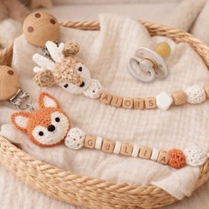Gepersonaliseerde speenclip voor meisjes of jongens | gehaakte speenclip met vos en rendier | gepersonaliseerd babycadeau met naam