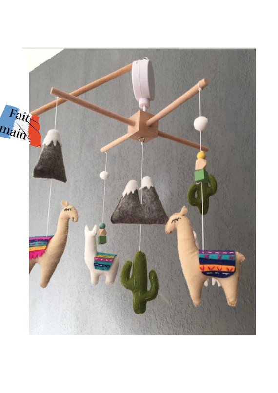 Mobile bébé musical Lamas Alpaga Cactus Montagnes/Support potence mobile  bois/Cadeau de naissance personnalisé -  Canada